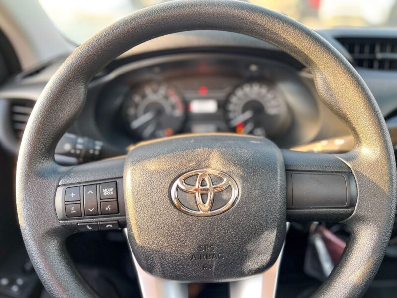 2026 TOYOTA HILUX DLX 2.4L 4 Cylinders Diesel GCC White Black Pick UP