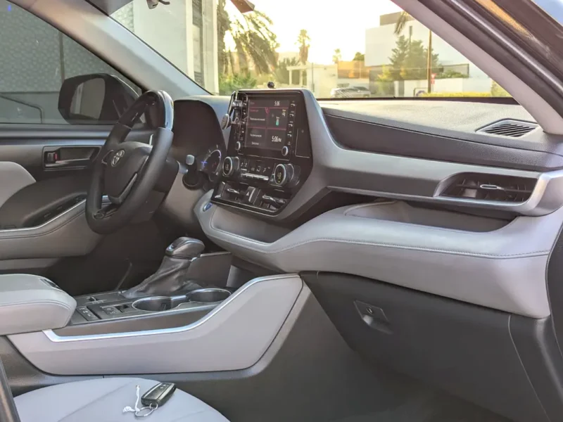 2020 Toyota Highlander Hybrid GXR 4 Cylinder Engine Black Grey SUV GCC