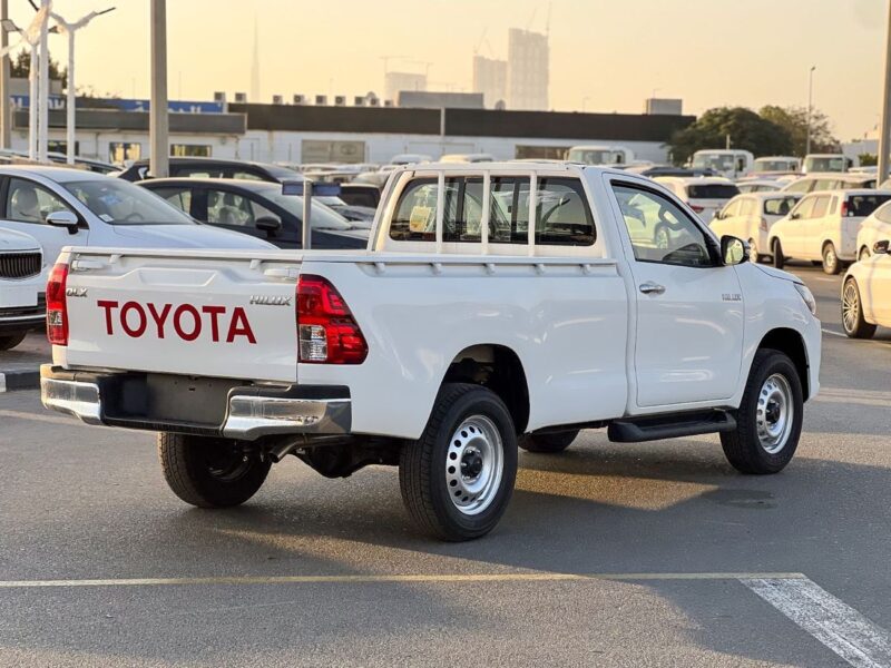 2026 TOYOTA HILUX DLX 2.4L 4 Cylinders Diesel GCC White Black Pick UP