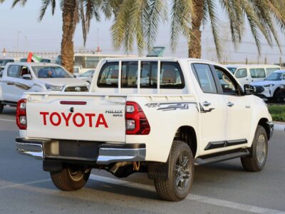 2024 Toyota Hilux SR5 2.7L 4-CYLINDER DUAL VVT-I 4WD White Red Truck