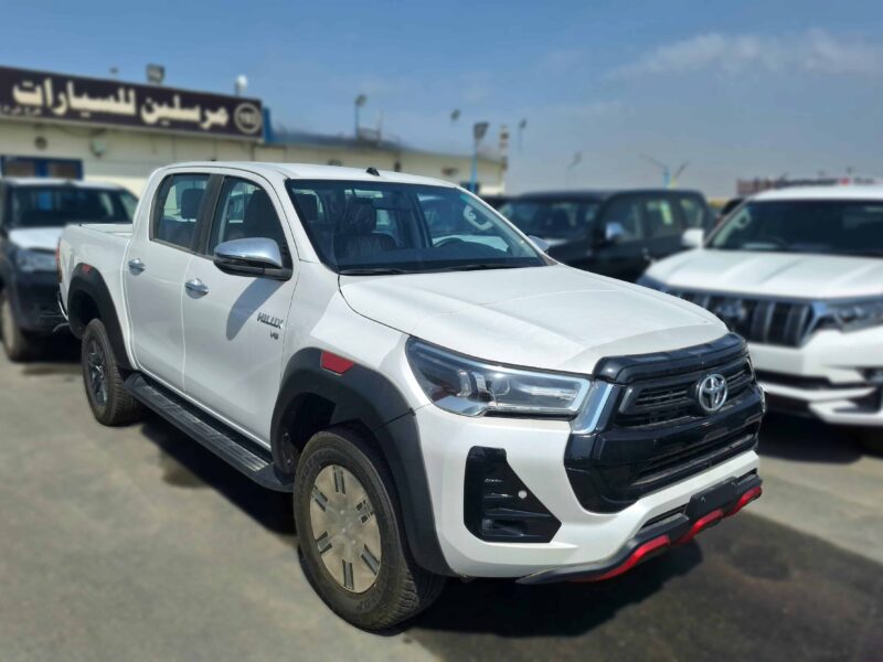 2024 Toyota Hilux SR5 4.0L 6-CYLINDER V-TYPE 4WD White Red Truck
