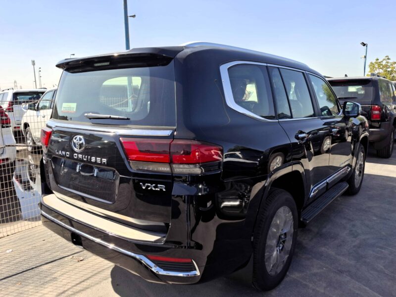 2024 Toyota Landcruiser VXR 3.5-liter Twin-Turbo V6 Petrol Engine Black SUV