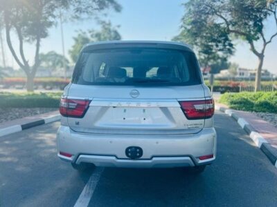 2024 Nissan Patrol 5.6-liter DOHC 32-valve V8 PLATINUM Silver Burgundy SUV