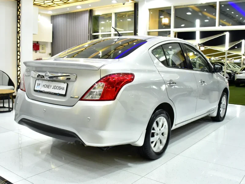 2016 Nissan Sunny SL 4 Cylinder Petrol Engine Silver Beige Sedan GCC Specs