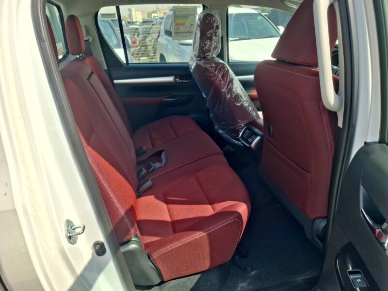 2024 Toyota Hilux SR5 4.0L 6-CYLINDER V-TYPE 4WD White Red Truck