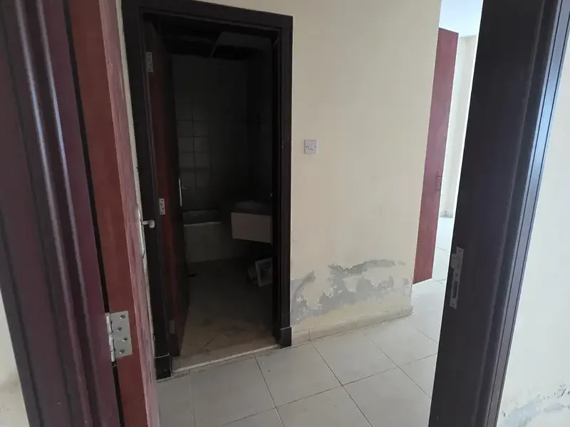 Vacant 1 Bed (Converted to 2 Room) | 2 Full Baths | Spacious | Car Park