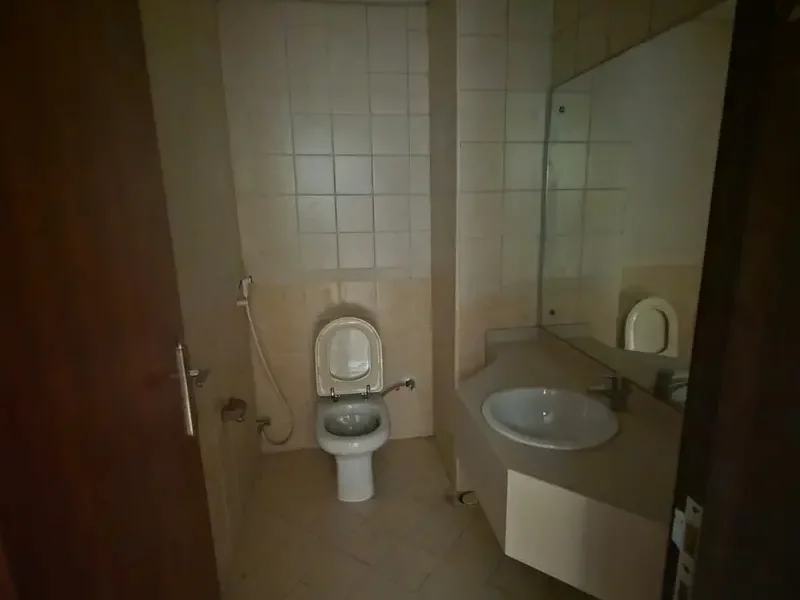 Vacant 1 Bed (Converted to 2 Room) | 2 Full Baths | Spacious | Car Park