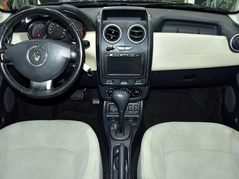 2016 Renault Duster SE Plus 4 Cylinders Petrol Engine Black Beige Crossover GCC