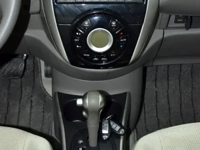 2016 Nissan Sunny SL 4 Cylinder Petrol Engine Silver Beige Sedan GCC Specs