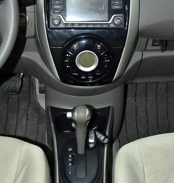 2016 Nissan Sunny SL 4 Cylinder Petrol Engine Silver Beige Sedan GCC Specs