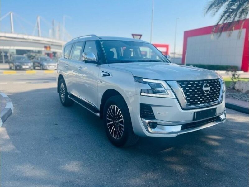 2024 Nissan Patrol 5.6-liter DOHC 32-valve V8 PLATINUM Silver Burgundy SUV