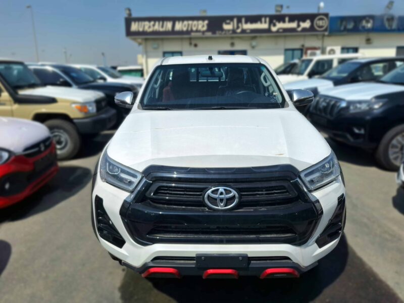 2024 Toyota Hilux SR5 4.0L 6-CYLINDER V-TYPE 4WD White Red Truck