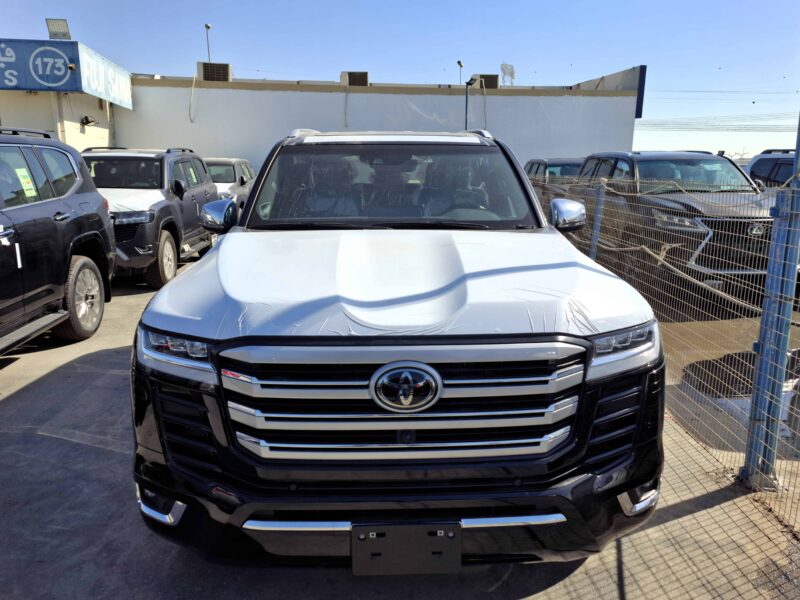 2024 Toyota Landcruiser VXR 3.5-liter Twin-Turbo V6 Petrol Engine Black SUV