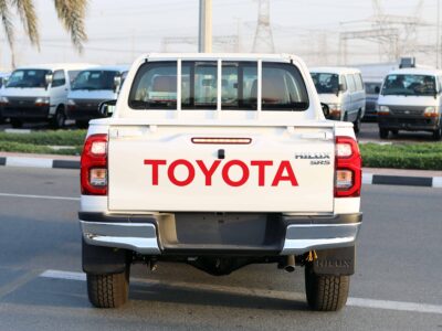 2024 Toyota Hilux SR5 2.7L 4-CYLINDER DUAL VVT-I 4WD White Red Truck