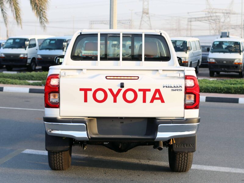 2024 Toyota Hilux SR5 2.7L 4-CYLINDER DUAL VVT-I 4WD White Red Truck