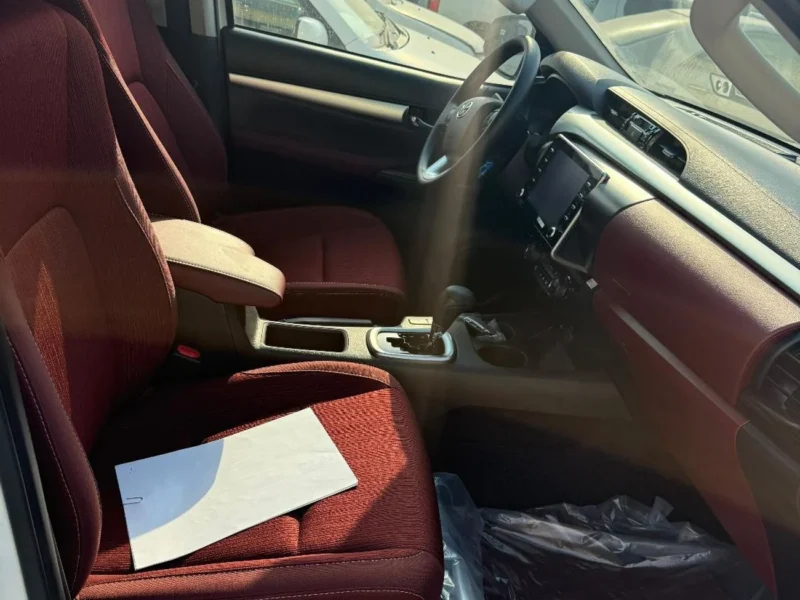 2026 Toyota Hilux SR5 4.0L 6 Cylinders Petrol Engine White Red Pick UP GCC