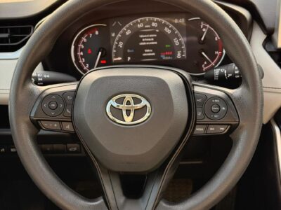 2025 TOYOTA RAV 4 XLE 2.5 Litres V4 Cylinders Engine Red Black SUV FWD