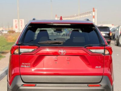2025 TOYOTA RAV 4 XLE 2.5 Litres V4 Cylinders Engine Red Black SUV FWD