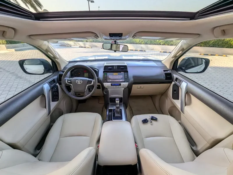 2018 Toyota Prado VXR 6 Cylinders Petrol Engine White Beige SUV GCC Specs