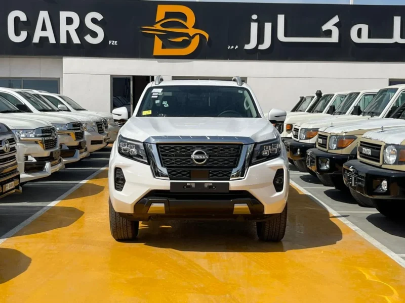 2025 Nissan Navara Double Cab 2.5L 4 Cylinders Petrol 4WD White Black Pick UP