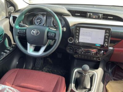 2025 Toyota Hilux PETROL GLX 2.7L 4 Cylinders Double Cab 4WD MT White Red Pick UP