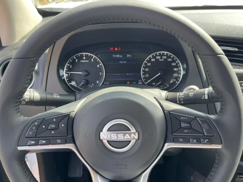 2025 Nissan Navara Double Cab 2.5L 4 Cylinders Petrol 4WD White Black Pick UP