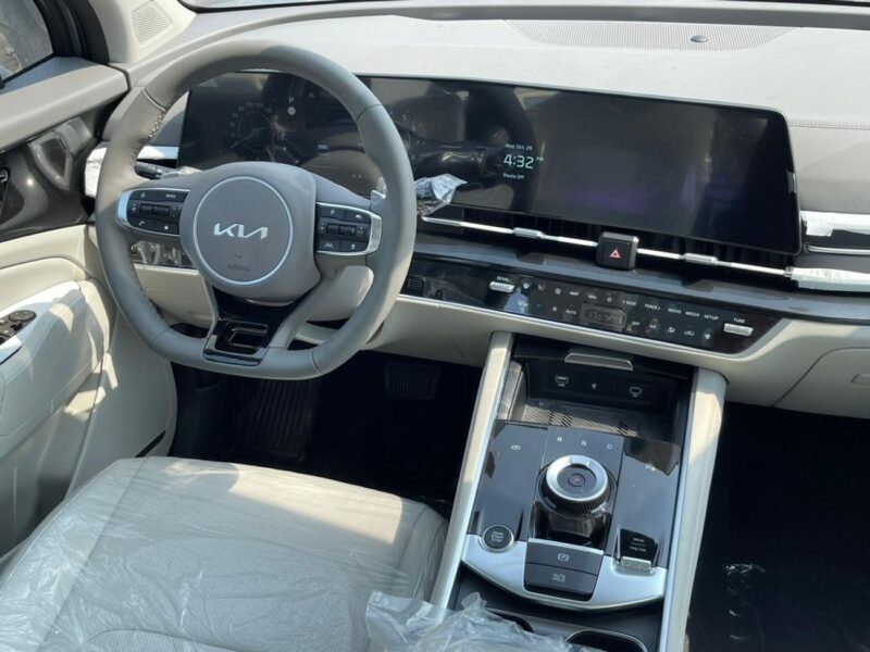 2025 Kia Sportage L TX 1.5 Litres Turbo 4 Cylinders Petrol Engine Grey White SUV