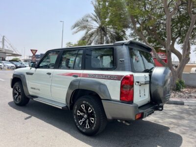 2024 Nissan Patrol Super Safari 4.8L 6-Cylinder In-line White Red SUV GCC Specs