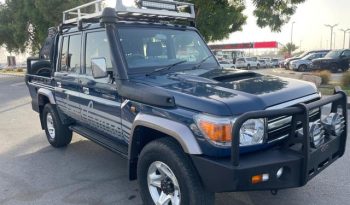 2019 Toyota Land Cruiser 4.5 Litres V8 Turbo Diesel Engine Blue Grey SUV