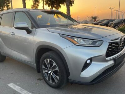 2021 Toyota Kluger GXL 2.5-litre 4-cylinder Petrol-Electric Hybrid Engine Silver Black SUV