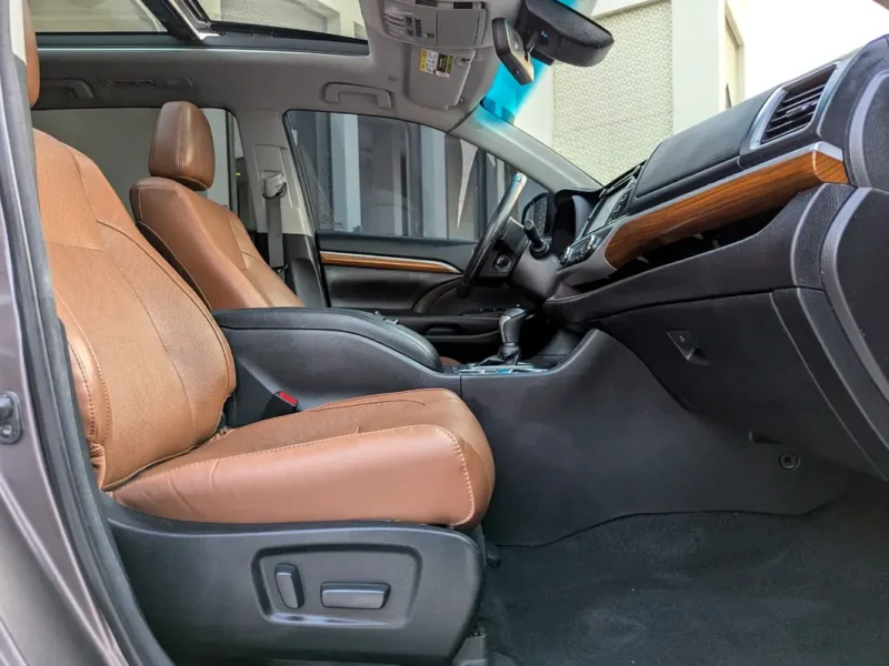 2019 TOYOTA HIGHLANDER LIMITED 3.5 Litres V6 Hybrid Engine Grey Brown SUV