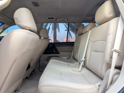 2018 TOYOTA LAND CRUISER GXR DIESEL V8 Engine D-4D Black Beige SUV GCC Specs