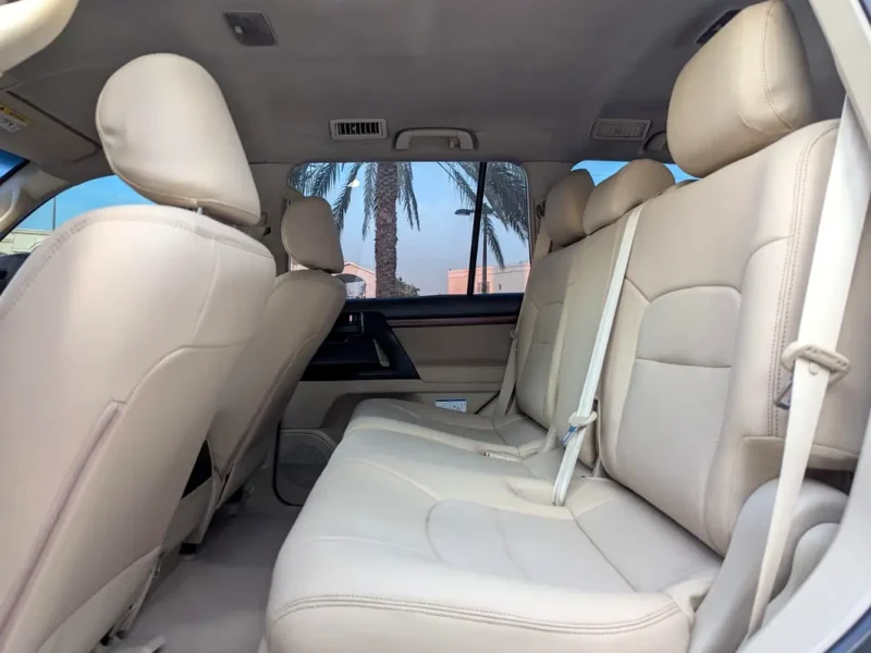 2018 TOYOTA LAND CRUISER GXR DIESEL V8 Engine D-4D Black Beige SUV GCC Specs