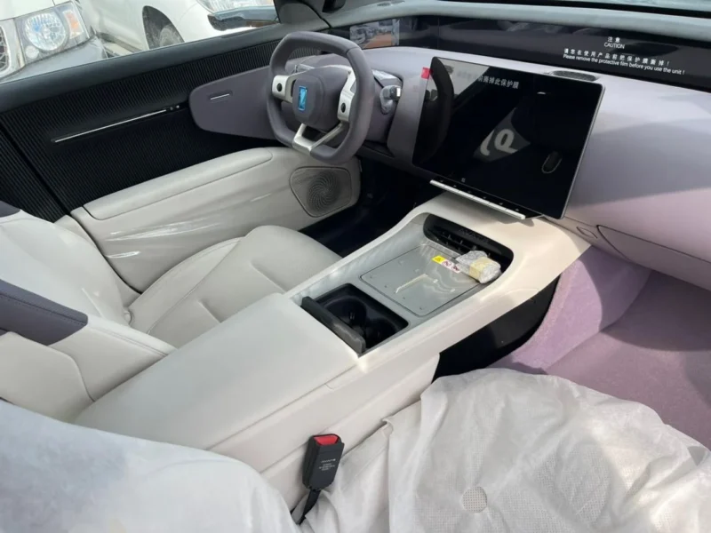 2025 AVATR 12 ULTRA 1.5 Litres 4 Cylinders HYBRID Engine White Sedan RWD