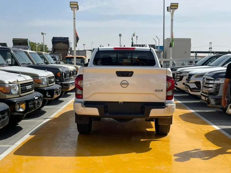 2025 Nissan Navara Double Cab 2.5L 4 Cylinders Petrol 4WD White Black Pick UP