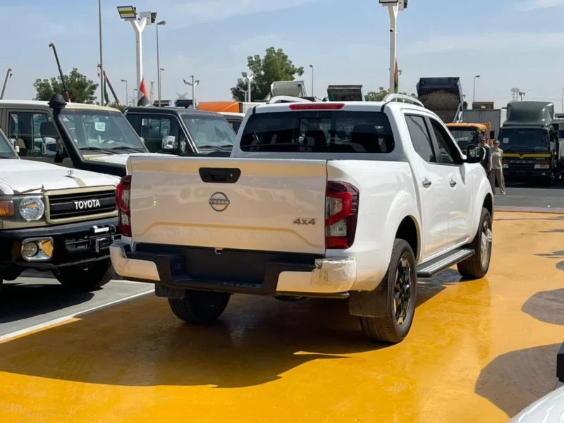 2025 Nissan Navara Double Cab 2.5L 4 Cylinders Petrol 4WD White Black Pick UP