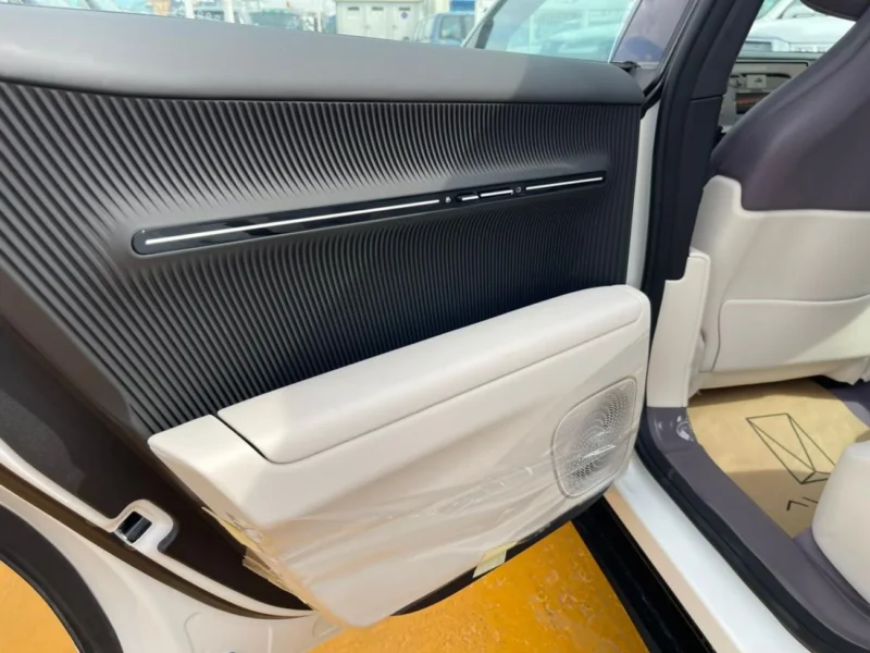 2025 AVATR 12 ULTRA 1.5 Litres 4 Cylinders HYBRID Engine White Sedan RWD