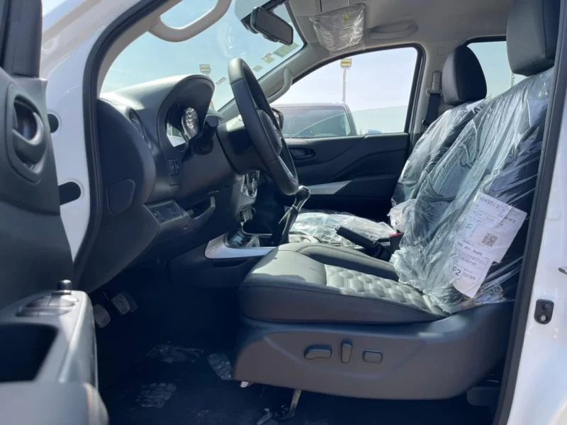 2025 Nissan Navara Double Cab 2.5L 4 Cylinders Petrol 4WD White Black Pick UP