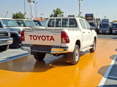 2025 Toyota Hilux DLX 2.7L 4 Cylinders AT PETROL 4X4 DOUBLE CABIN White Red