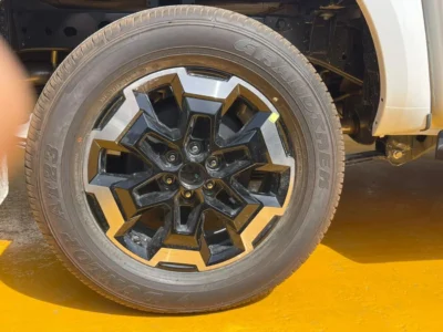 2025 Nissan Navara Double Cab 2.5L 4 Cylinders Petrol 4WD White Black Pick UP