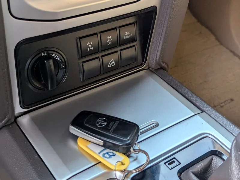 2018 Toyota Prado EXR V6 Petrol Engine Silver Beige SUV EXCELLENT CONDITION