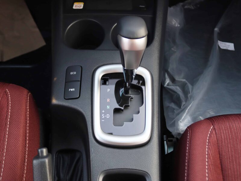 2024 Toyota Hilux SR5 2.7L 4-CYLINDER DUAL VVT-I 4WD White Red Truck