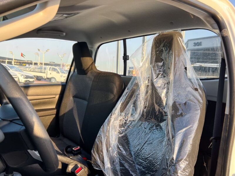 2026 TOYOTA HILUX DLX 2.4L 4 Cylinders Diesel GCC White Black Pick UP