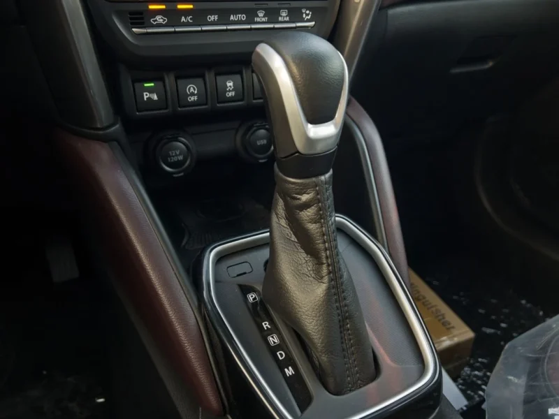 2025 TOYOTA URBAN CRUSIER 1.5 Liter 4 Cylinder Engine White Burgundy Sedan