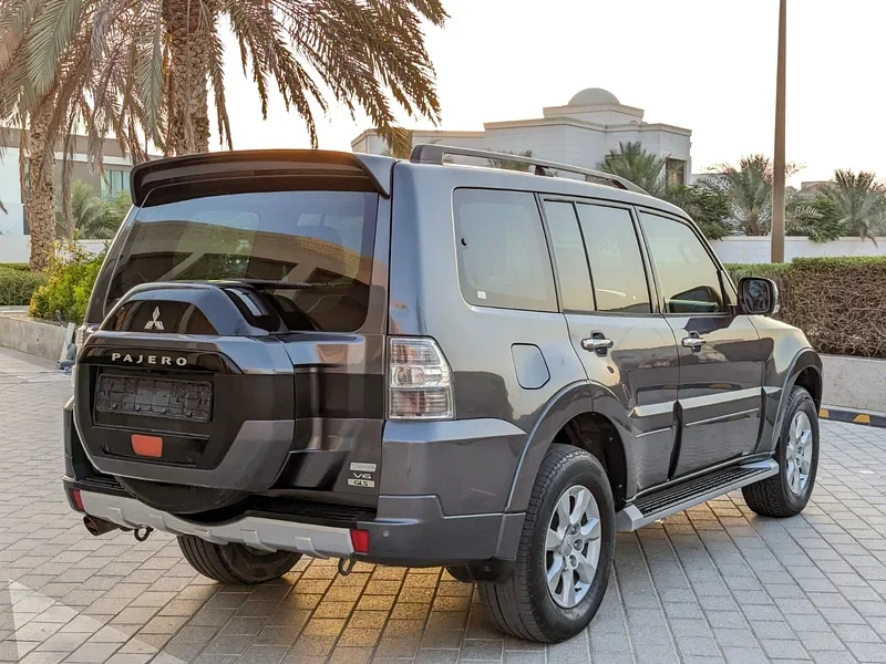2017 Mitsubishi Pajero GLS V6 3.5L GCC MID OPTION Grey Brown SUV GCC