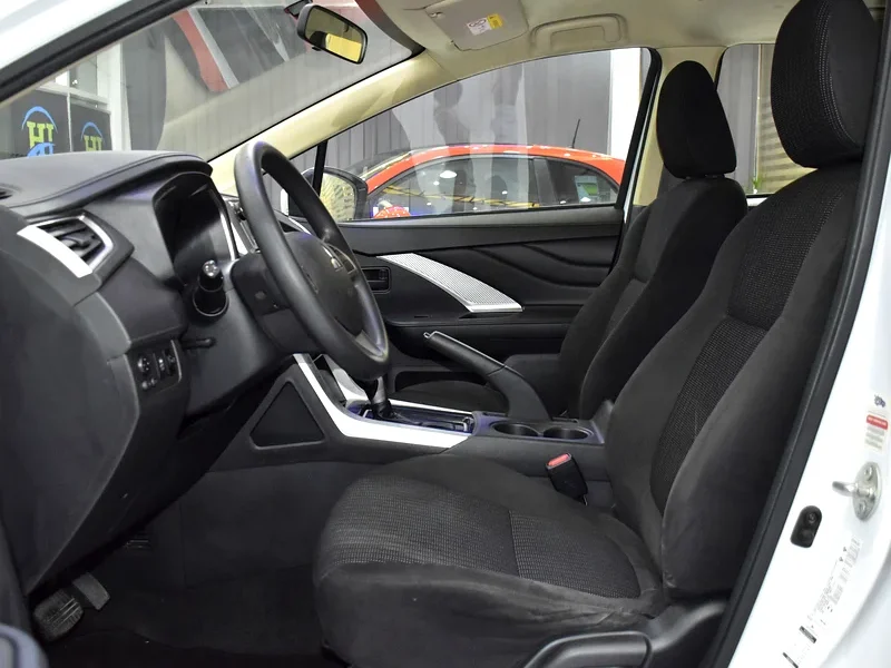 2022 Mitsubishi Xpander Medium line 4 Cylinder Petrol Engine White Black Crossover