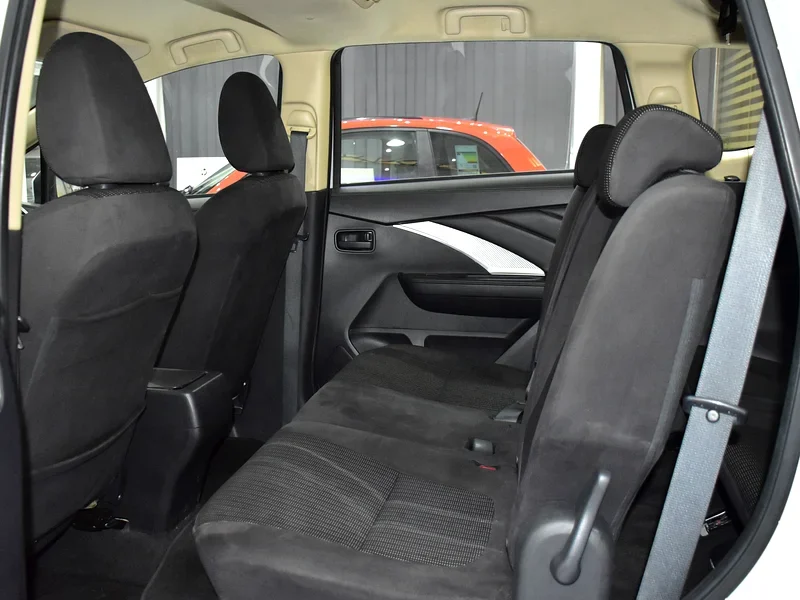 2022 Mitsubishi Xpander Medium line 4 Cylinder Petrol Engine White Black Crossover