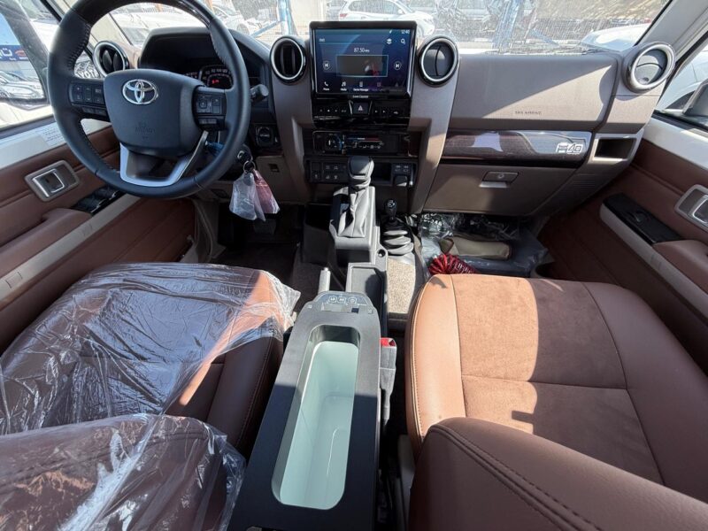 2025 Toyota LC 5 Door 2.8L 4-cylinder AT Full Diesel with Radar White Tan SUV