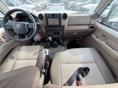 2025 Toyota Landcruiser Pickup 2.8L 4-Cylinder Turbo Diesel MT GCC White Beige SUV