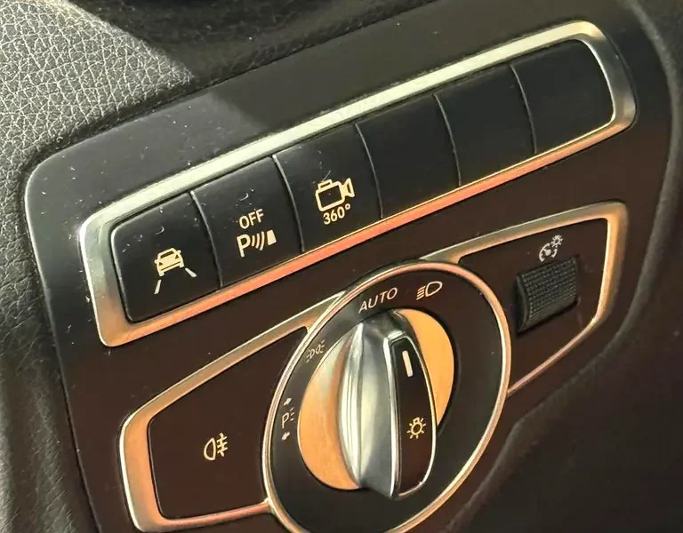 2018 Mercedes-Benz GLC GLC 250 4MATIC 4 Cylinders Engine White Brown Crossover